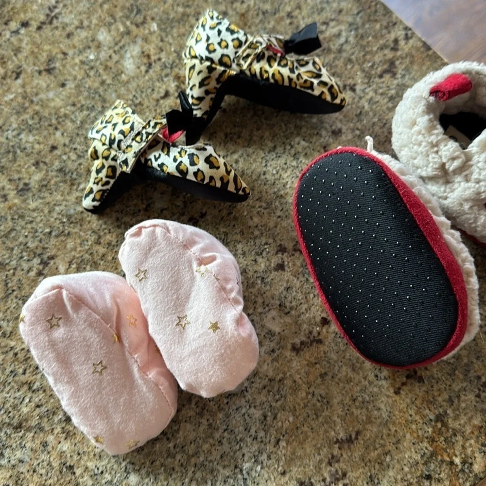 Dearfoams, mudpie, & misc set of 3 baby girl booties. 2 fleece/fleece lined. New